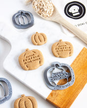 Cargar imagen en el visor de la galería, Cortador de galletas con forma de calabaza para perro
