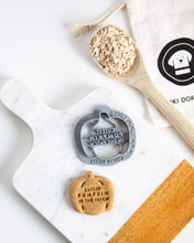 Cargar imagen en el visor de la galería, Cortador de galletas con forma de calabaza para perro