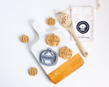 Cargar imagen en el visor de la galería, Cortador de galletas con forma de calabaza para perro