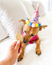 Cargar imagen en el visor de la galería, Cortador de galletas con forma de cupcake