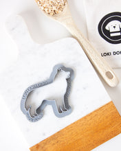 Charger l'image dans la galerie, Emporte-pièce en forme de race de chien (personnalisation disponible)