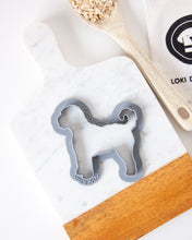 Charger l'image dans la galerie, Emporte-pièce en forme de race de chien (personnalisation disponible)