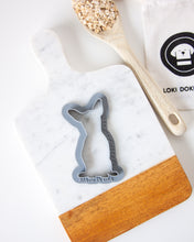 Charger l'image dans la galerie, Emporte-pièce en forme de race de chien (personnalisation disponible)