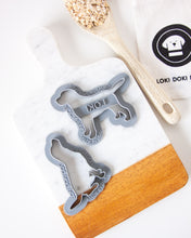 Charger l'image dans la galerie, Emporte-pièce en forme de race de chien (personnalisation disponible)