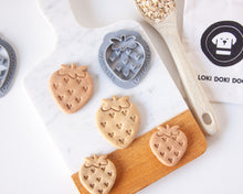 Cargar imagen en el visor de la galería, Cortador de galletas de amor de fresa