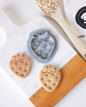 Cargar imagen en el visor de la galería, Cortador de galletas de amor de fresa