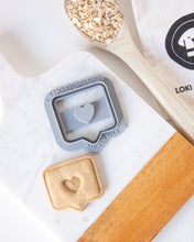 Cargar imagen en el visor de la galería, Cortador de galletas con el icono de corazón "Me gustas"