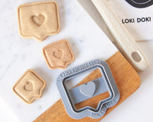 Cargar imagen en el visor de la galería, Cortador de galletas con el icono de corazón "Me gustas"