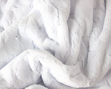 Cargar imagen en el visor de la galería, Manta de franela a cuadros color rojo rubí