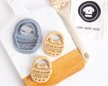Cargar imagen en el visor de la galería, Cortador de galletas de canasta de Pascua con forma de perro "Some Bunny Loves You"