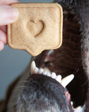 Cargar imagen en el visor de la galería, Cortador de galletas con el icono de corazón "Me gustas"