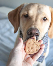 Cargar imagen en el visor de la galería, Cortador de galletas de amor de fresa