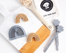 Charger l'image dans la galerie, Emporte-pièce en forme de chien arc-en-ciel