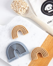 Charger l'image dans la galerie, Emporte-pièce en forme de chien arc-en-ciel