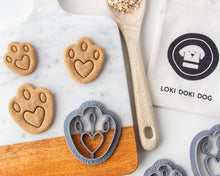 Charger l'image dans la galerie, Rabbit Feet- Bunny Paw Print Cookie Cutter (Select Size)
