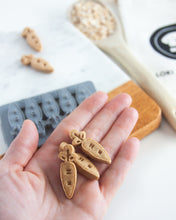 Cargar imagen en el visor de la galería, Carrot Multi-Cutter (MINI SIZE) Sets Available with Optional Stamp Tool
