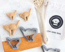 Load image into Gallery viewer, Scaredy-Cat Cat Shaped Cookie Cutter
