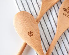 Cargar imagen en el visor de la galería, Cuchara de madera grabada para cocinar y mezclar (con refranes) Más de 10 estilos para elegir
