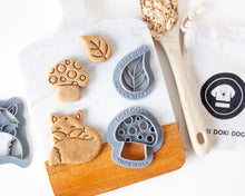 Cargar imagen en el visor de la galería, Cortador de galletas Bosque de hongos encantados (paquete de 3)
