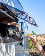 Cargar imagen en el visor de la galería, Cortador de galletas con forma de lágrima de caravana
