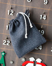 Cargar imagen en el visor de la galería, Calendario de Adviento de Perros Personalizado para Navidad - SOLO RESERVA. Cantidad limitada.
