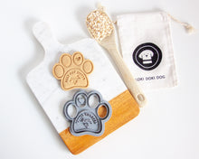 Load image into Gallery viewer, &quot;Paws Up&quot; Best Pet Sitter Cookie Cutter-  Holiday Cookie Cutter

