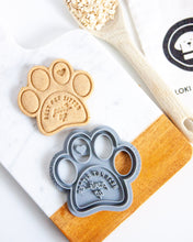 Load image into Gallery viewer, &quot;Paws Up&quot; Best Pet Sitter Cookie Cutter-  Holiday Cookie Cutter
