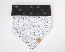 Cargar imagen en el visor de la galería, Bandana de flores silvestres (reversible)

